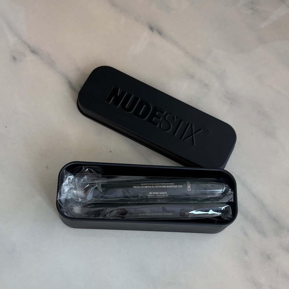 NUDESTIX 3 pencil blenders in metallic box